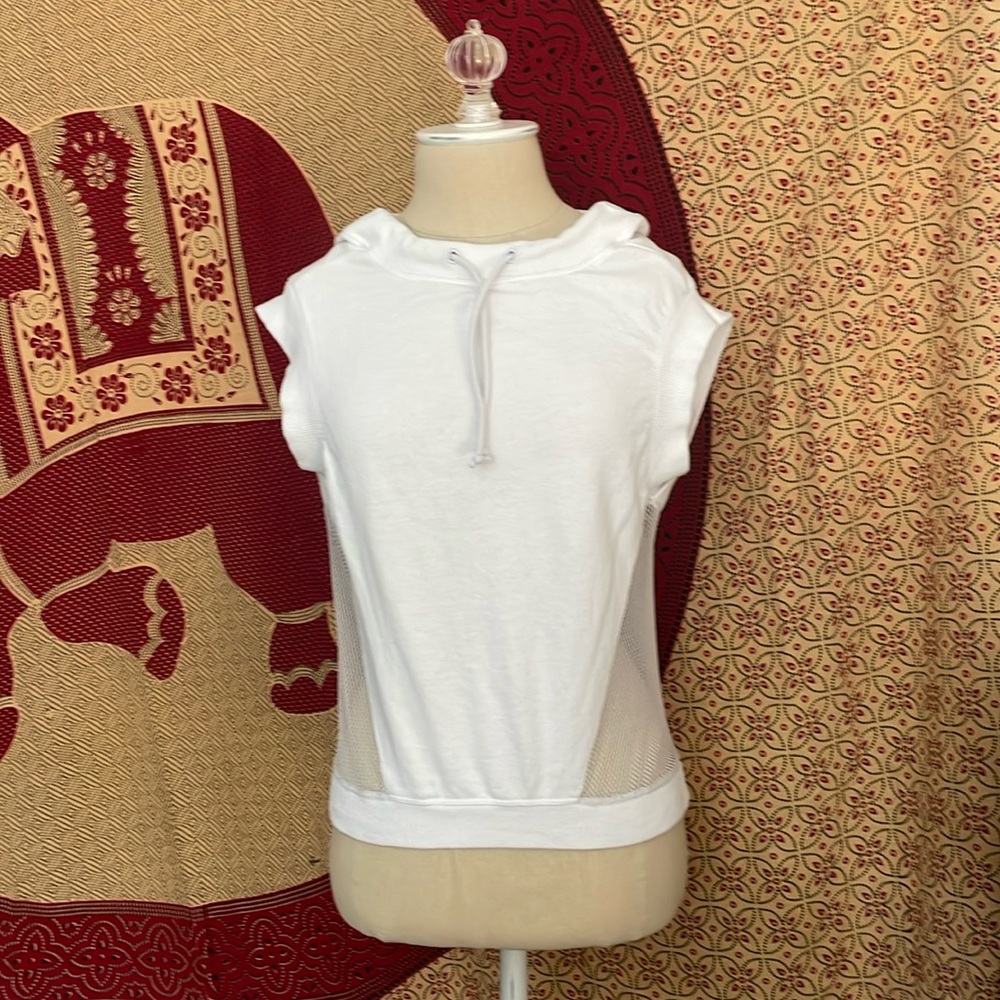 EUC Fabletics white sleeveless mesh hoodie